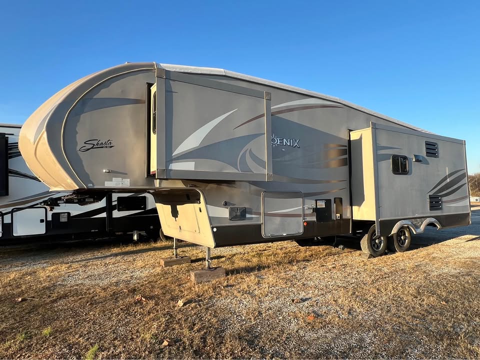 2015 Forest River Phoenix 33CK (consignment)